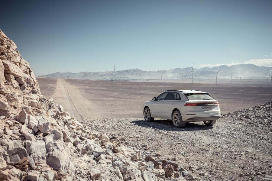  Audi Q8 55 TFSI Quattro 2018 года  (WW) (фото 13 из 42)